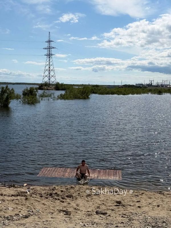 Пантон уплыл с 203-го. Подписывайтесь на канал MAX.ru/SakhaDay! Пантон уплыл с 203-го. Подписывайтесь на канал MAX.ru/SakhaDay!