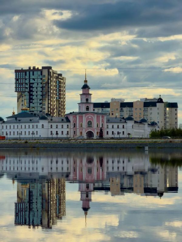 Мария Таврат представляет фотопроект "Зеркальный Якутск" Мария Таврат представляет фотопроект "Зеркальный Якутск"