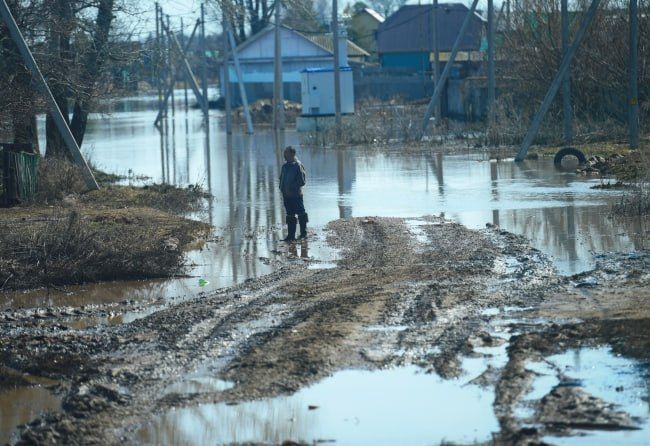 В некоторых районах Якутии вода уходит из дворов