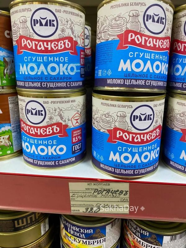 Сегодня, как и всегда по понедельникам, в магазин "Оазис" в поселке Депутатский завезли самолетом из Якутска фрукты и овощи Сегодня, как и всегда по понедельникам, в магазин "Оазис" в поселке Депутатский завезли самолетом из Якутска фрукты и овощи