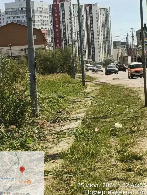 Продолжаются работы по покосу травы в Строительном округе Продолжаются работы по покосу травы в Строительном округе
