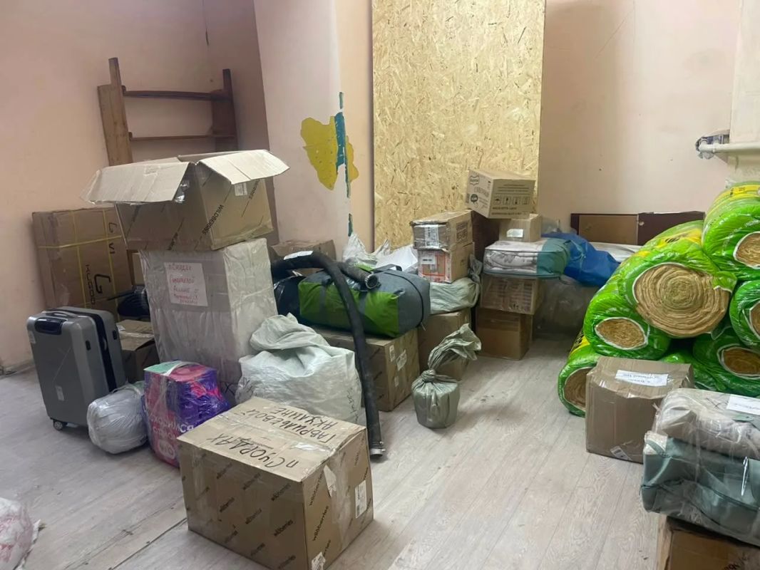 Гуманитарная помощь идёт в подтопленные сёла Верхоянского района: собрано свыше 11 тонн грузов и более 1,6 млн рублей Гуманитарная помощь идёт в подтопленные сёла Верхоянского района: собрано свыше 11 тонн грузов и более 1,6 млн рублей