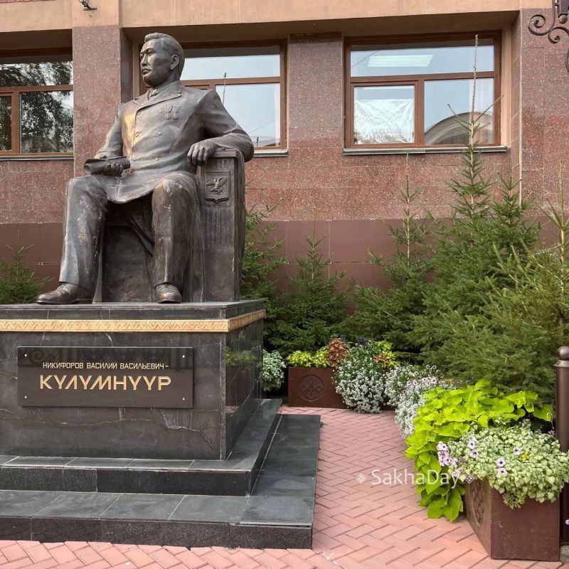 Возле Ил Тумэна - разнообразие цветов, ароматы восхитительные Возле Ил Тумэна - разнообразие цветов, ароматы восхитительные
