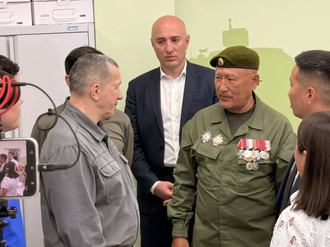 Воспитывать защитников: Юрий Трутнев оценил работу Центра «ВОИН» в Якутии Воспитывать защитников: Юрий Трутнев оценил работу Центра «ВОИН» в Якутии