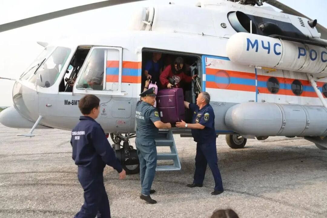 В Якутск доставили 20 детей из подтопленных сел Верхоянского улуса