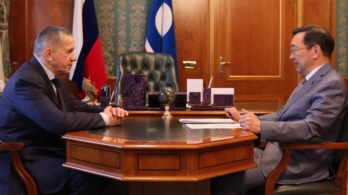 Заместитель Председателя Правительства РФ – полномочный представитель Президента РФ в ДФО Юрий Трутнев в Якутске провел рабочую встречу с Главой Республики Саха (Якутия) Айсеном Николаевым
