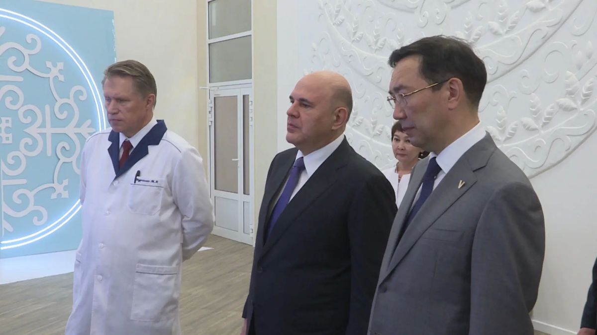 Председатель Правительства Российской Федерации Михаил Мишустин в ходе рабочей поездки в Республику Саха (Якутия) посетил вместе с Главой региона Айсеном Николаевым Якутский республиканский онкологический центр
