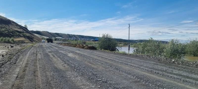 Паводок угрожает трассе «Яна» Паводок угрожает трассе «Яна»