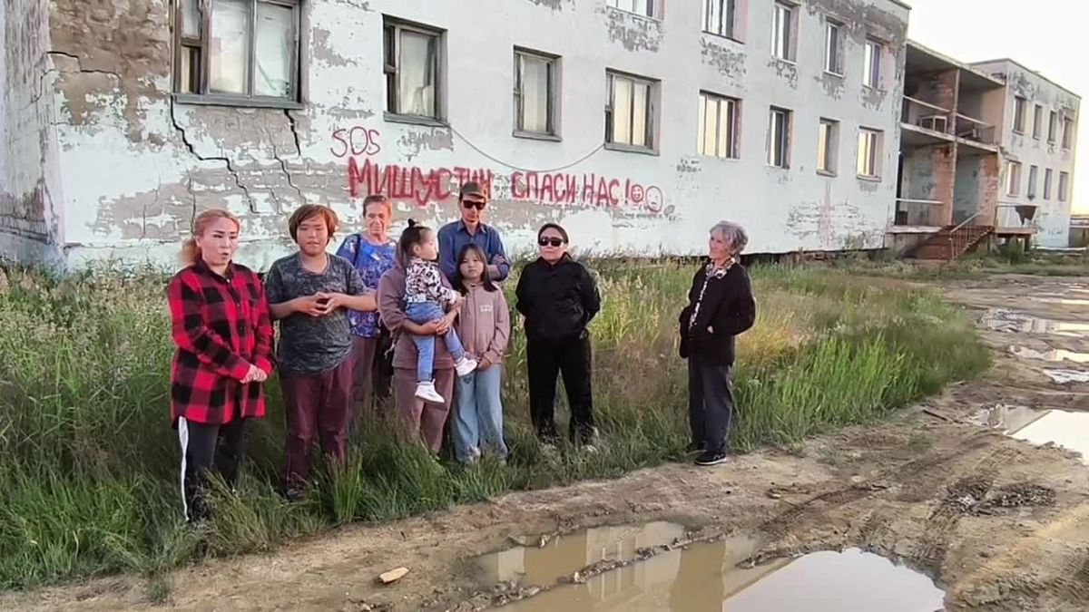 Жители разваливающегося дома в Якутске обратились за помощью к Мишустину