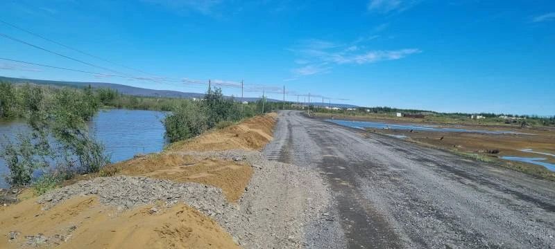 Паводок угрожает трассе «Яна» Паводок угрожает трассе «Яна»