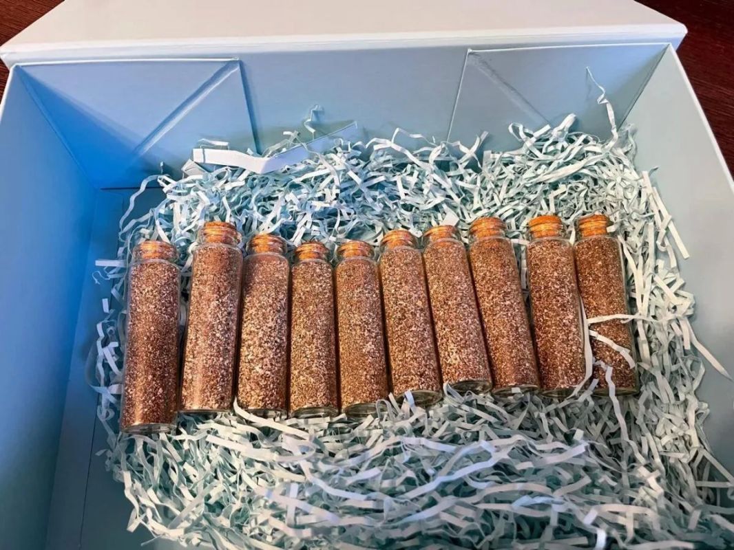 Якутяне передали жителям Командорских островов Камчатки частицу земли с родины Витуса Беринга Якутяне передали жителям Командорских островов Камчатки частицу земли с родины Витуса Беринга