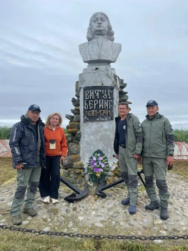 Якутяне передали жителям Командорских островов Камчатки частицу земли с родины Витуса Беринга Якутяне передали жителям Командорских островов Камчатки частицу земли с родины Витуса Беринга