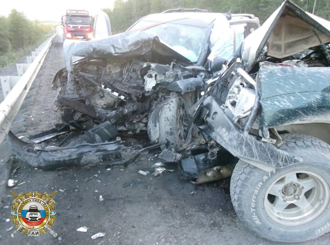 В Оймяконском районе произошло лобовое столкновение двух легковых автомобилей В Оймяконском районе произошло лобовое столкновение двух легковых автомобилей