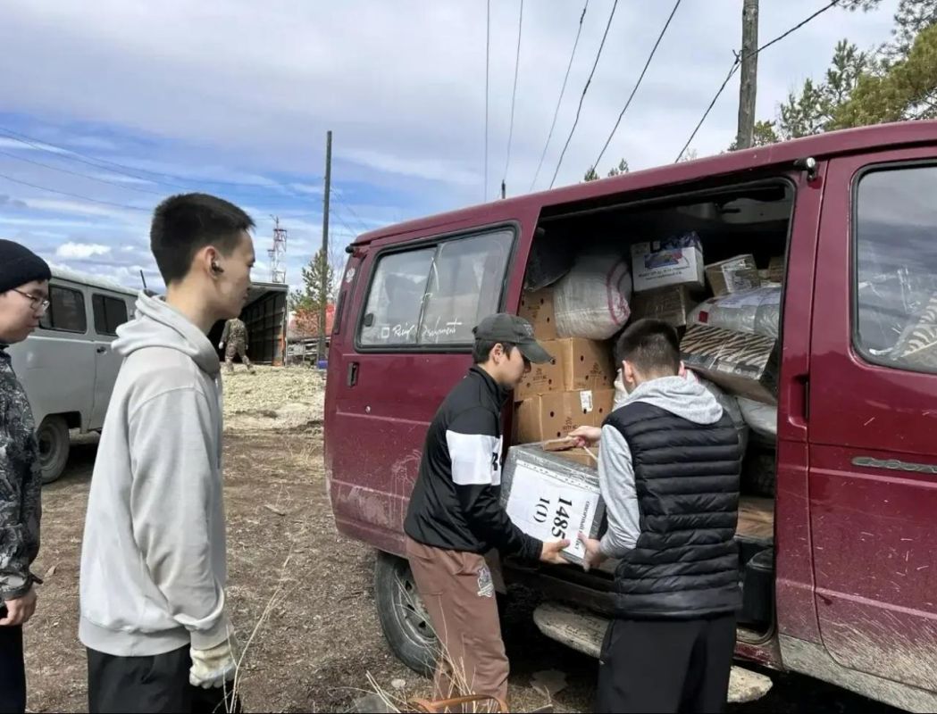 В Якутске изготовили снаряжение и собрали помощь для бойцов В Якутске изготовили снаряжение и собрали помощь для бойцов