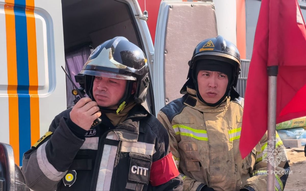 Пожарные Якутска отработали спасение людей из 16этажного дома Пожарные Якутска отработали спасение людей из 16этажного дома