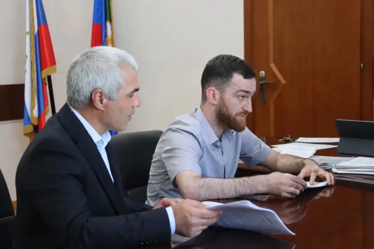 Якутская делегация обсудила с Министром национальной политики Дагестана культурно-просветительский мост «От Кулаковского до Гамзатова» Якутская делегация обсудила с Министром национальной политики Дагестана культурно-просветительский мост «От Кулаковского до Гамзатова»