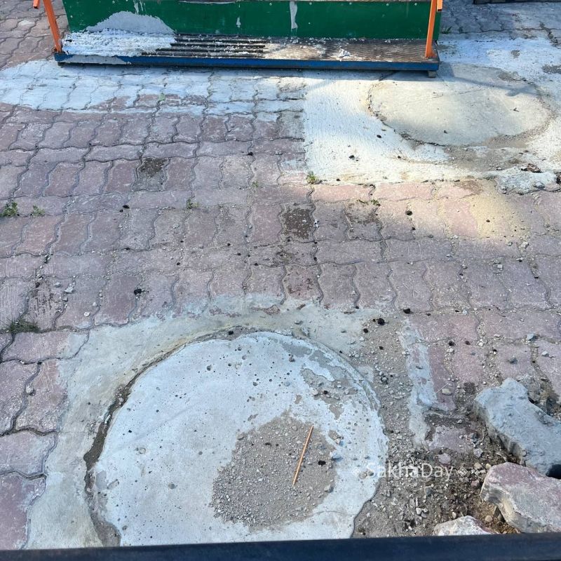 В Москве «нулевой километр» находится на Красной площади, в Якутске он долгие годы был аккурат под алкомаркетом «Ле Сомелье» на площади Орджоникидзе, сбоку от Главпочтамта В Москве «нулевой километр» находится на Красной площади, в Якутске он долгие годы был аккурат под алкомаркетом «Ле Сомелье» на площади Орджоникидзе, сбоку от Главпочтамта