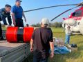 Вертолёт Ми-8 доставил топливо огнеборцам, работающим на пожаре у села Эйик