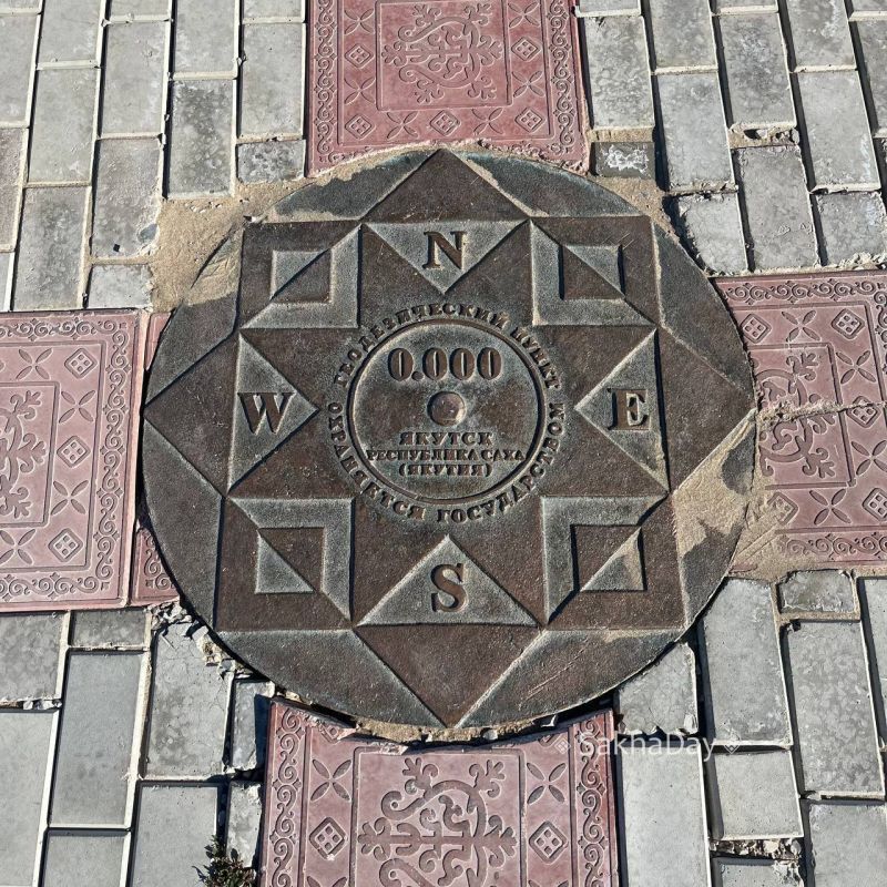 Отметка нулевого километра находится здесь, если кто вдруг не знал Отметка нулевого километра находится здесь, если кто вдруг не знал