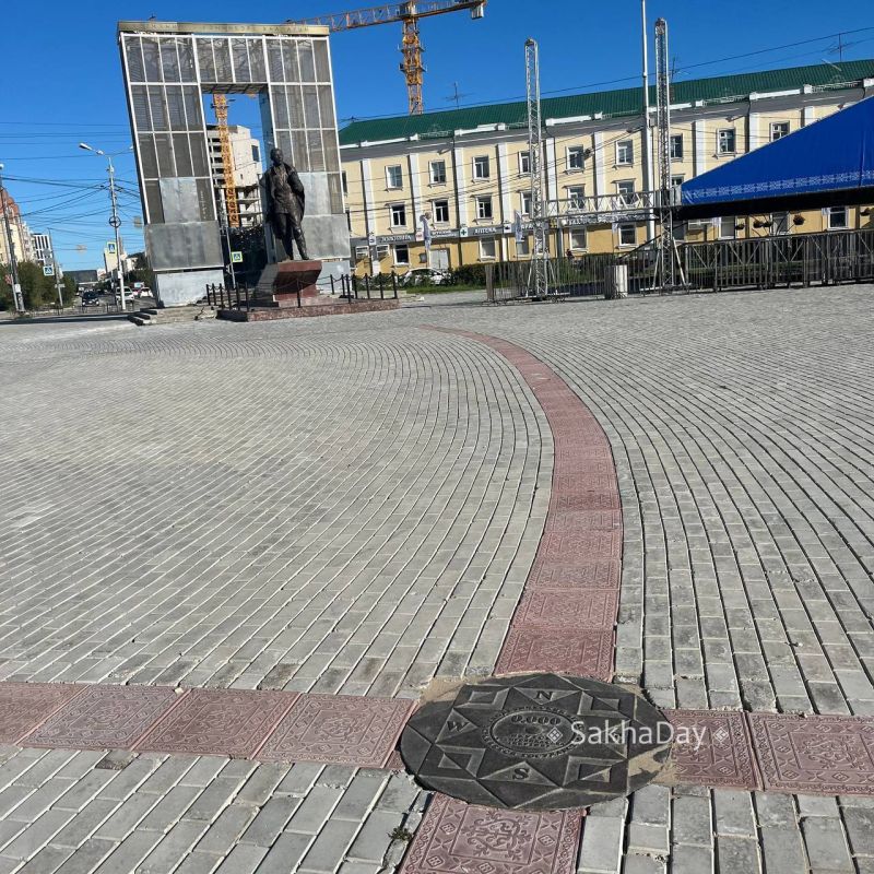Отметка нулевого километра находится здесь, если кто вдруг не знал