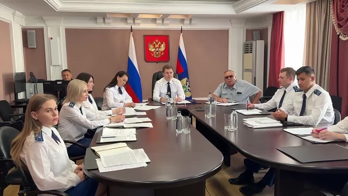 В Восточно-Сибирской транспортной прокуратуре состоялось заседание аттестационной комиссии Сегодня под председательством первого заместителя Восточно-Сибирского транспортного прокурора Максима Гришаева состоялось заседание...