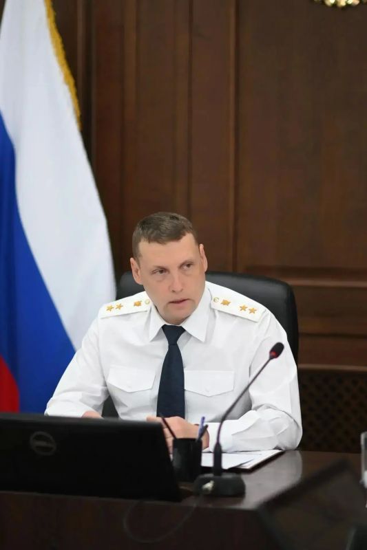 Айсен Николаев: В эти дни в Якутии работает заместитель Генерального прокурора Российской Федерации Виктор Дмитриевич Мельник Айсен Николаев: В эти дни в Якутии работает заместитель Генерального прокурора Российской Федерации Виктор Дмитриевич Мельник