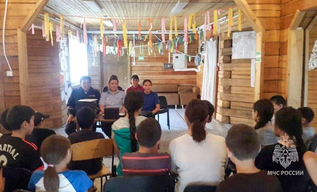 Пожарная безопасность в летних лагерях Нюрбинского района: для детей провели обучающие занятия и тренировки Пожарная безопасность в летних лагерях Нюрбинского района: для детей провели обучающие занятия и тренировки