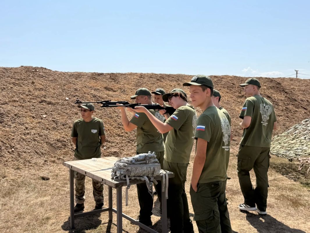 Якутские инструкторы учат юных патриотов в Волгограде Якутские инструкторы учат юных патриотов в Волгограде