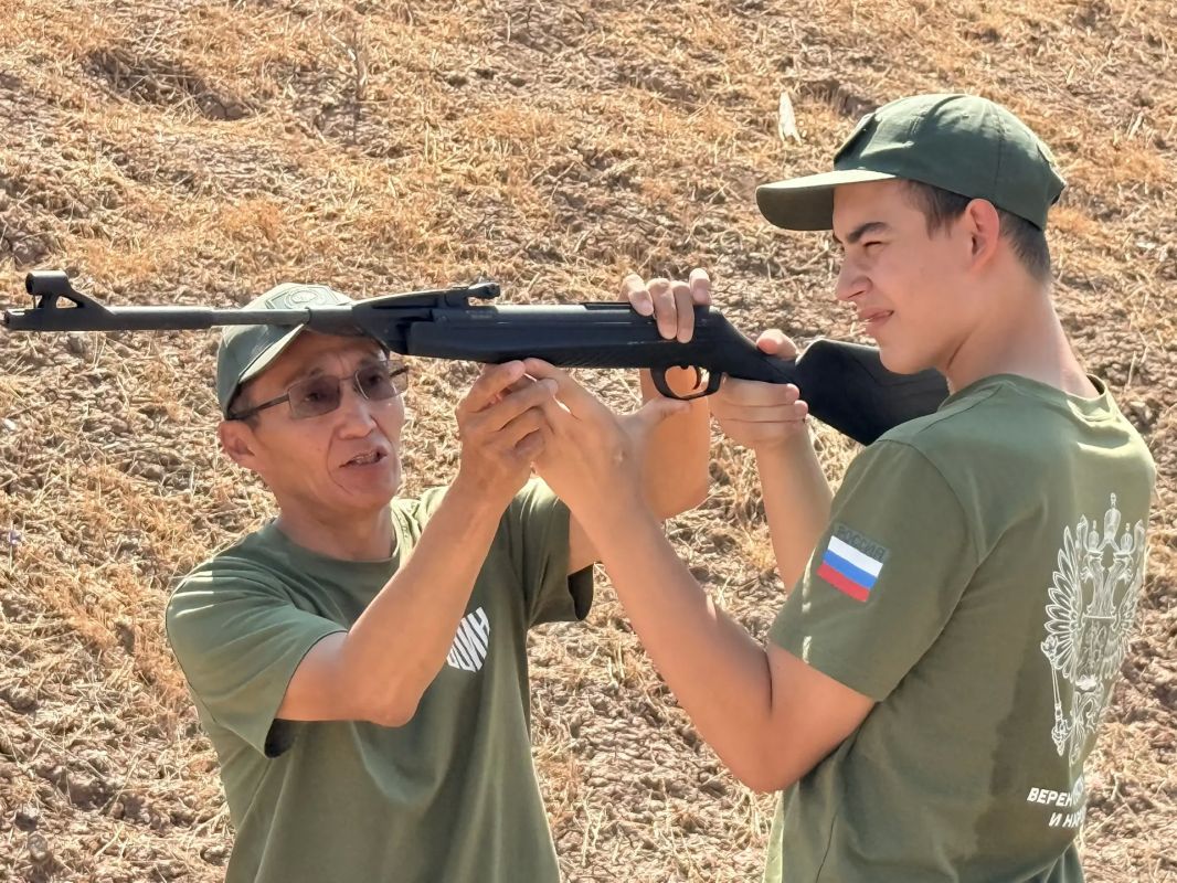 Якутские инструкторы учат юных патриотов в Волгограде Якутские инструкторы учат юных патриотов в Волгограде