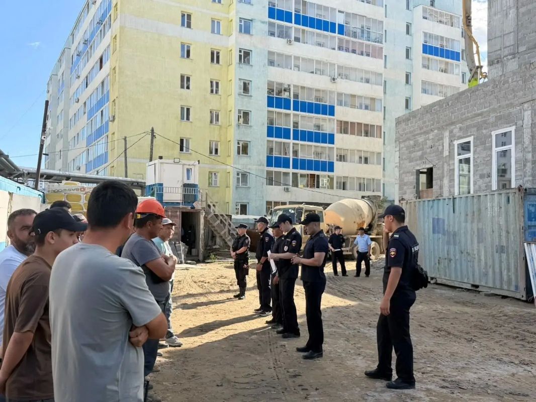 В Якутии полицейские в ходе рейдов выявили 114 правонарушений в сфере трудовой миграции В Якутии полицейские в ходе рейдов выявили 114 правонарушений в сфере трудовой миграции