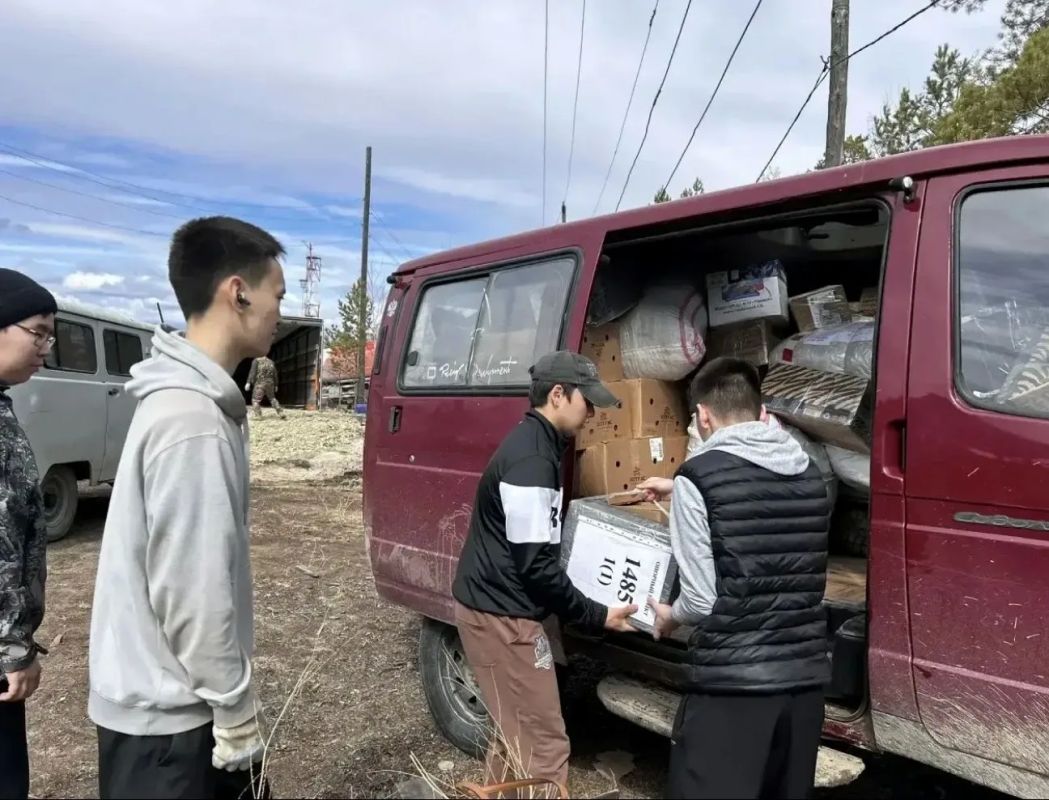 В Якутске изготовили снаряжение и собрали помощь для бойцов В Якутске изготовили снаряжение и собрали помощь для бойцов