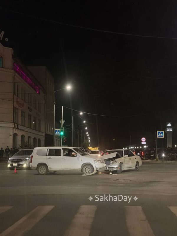 Авария рядом с Якутск Плаза