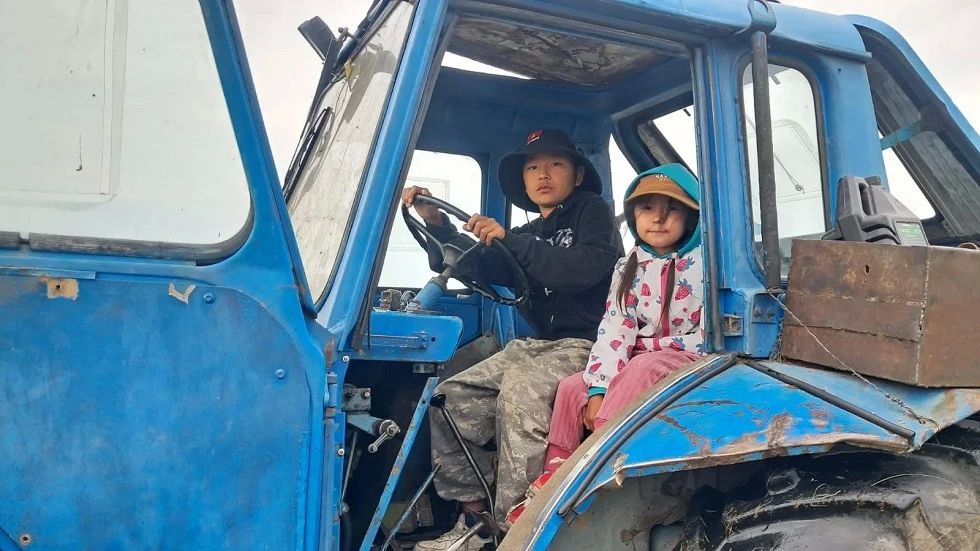 Уордьаннаах Уйбаан ыччаттара кыралыын-улаханныын окко туруннулар Уордьаннаах Уйбаан ыччаттара кыралыын-улаханныын окко туруннулар