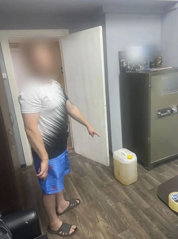 В двух районах Якутии пресекли нелегальную перепродажу топлива В двух районах Якутии пресекли нелегальную перепродажу топлива