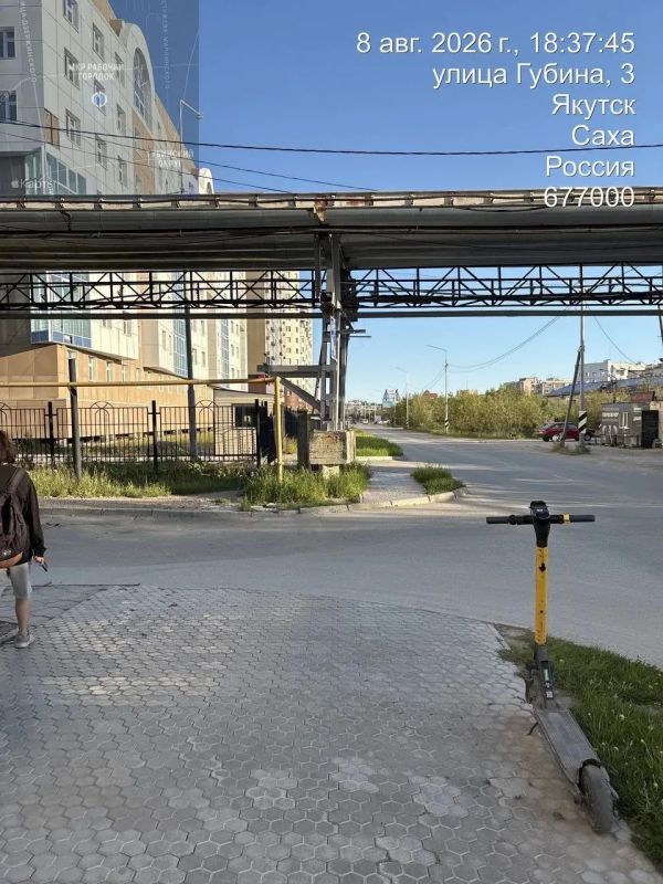 Уборка тротуаров в Губинском округе проводится ежедневно силами подрядной организации Уборка тротуаров в Губинском округе проводится ежедневно силами подрядной организации