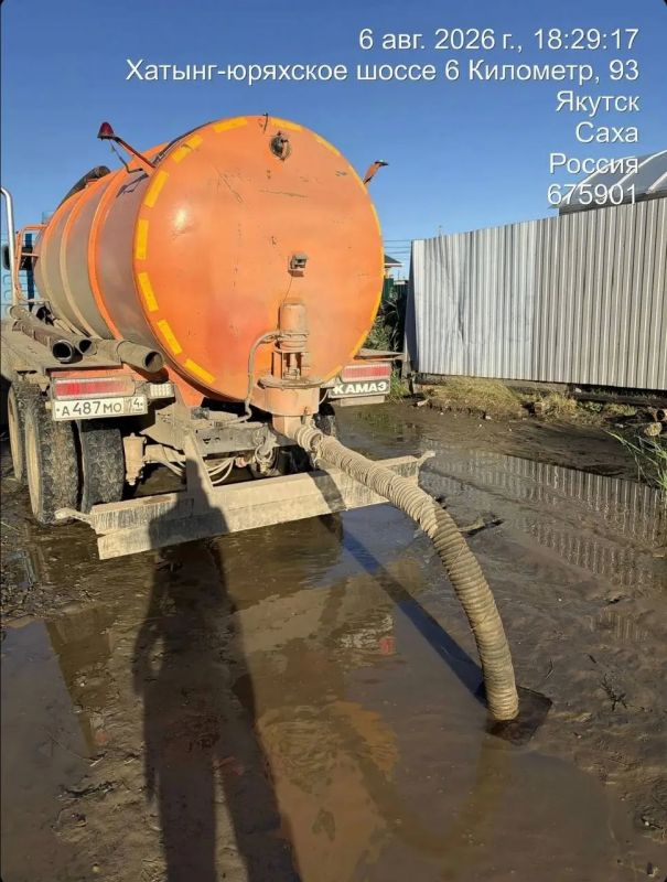 Работа по откачке воды в Строительном округе продолжается Работа по откачке воды в Строительном округе продолжается