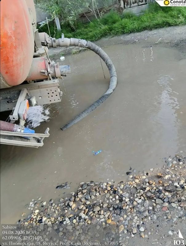 Работа по откачке воды в Строительном округе продолжается Работа по откачке воды в Строительном округе продолжается