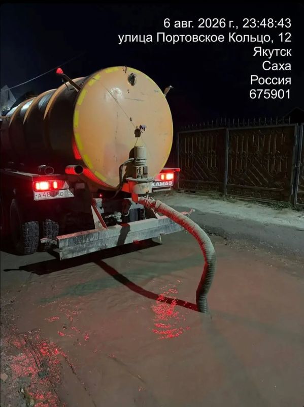 Работа по откачке воды в Строительном округе продолжается Работа по откачке воды в Строительном округе продолжается