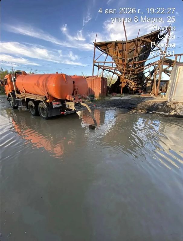 Работа по откачке воды в Строительном округе продолжается Работа по откачке воды в Строительном округе продолжается