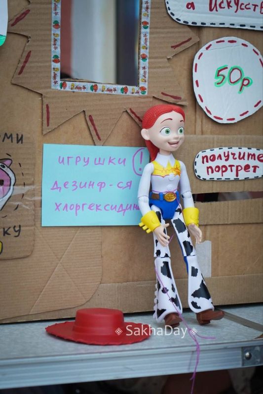 У кинотеатра Центральный сегодня сидели две милые девочки и рисовали красивые портреты всего за 50 рублей Вежливые, старательные, есть даже стиль на выбор! Очень красиво и быстро рисуют У кинотеатра Центральный сегодня сидели две милые девочки и рисовали красивые портреты всего за 50 рублей Вежливые, старательные, есть даже стиль на выбор! Очень красиво и быстро рисуют