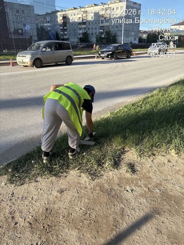 Уборка тротуаров в Губинском округе проводится ежедневно силами подрядной организации Уборка тротуаров в Губинском округе проводится ежедневно силами подрядной организации