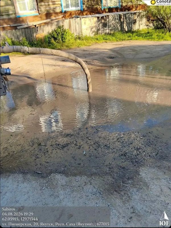 Работа по откачке воды в Строительном округе продолжается Работа по откачке воды в Строительном округе продолжается
