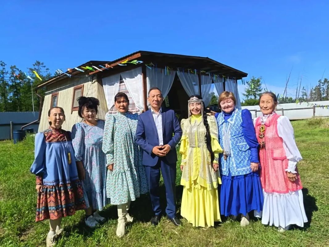 Мээ Хаалас улууун Суола-Мэлдьэхси нэилиэгэр сахалыы кылыахтаах ырыа-тойук, хомус алыптаах дорооно дьиэрэйэр сайыы ууйаана быйыл сайын с тглн ыытыллар Мээ Хаалас улууун Суола-Мэлдьэхси нэилиэгэр сахалыы кылыахтаах ырыа-тойук, хомус алыптаах дорооно дьиэрэйэр сайыы ууйаана быйыл сайын с тглн ыытыллар
