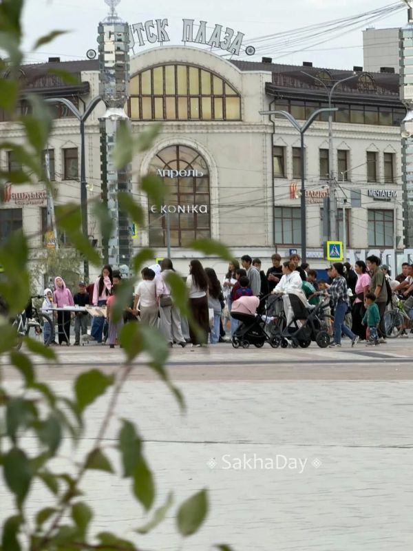 На площади оживленно. #дляsakhaday На площади оживленно. #дляsakhaday