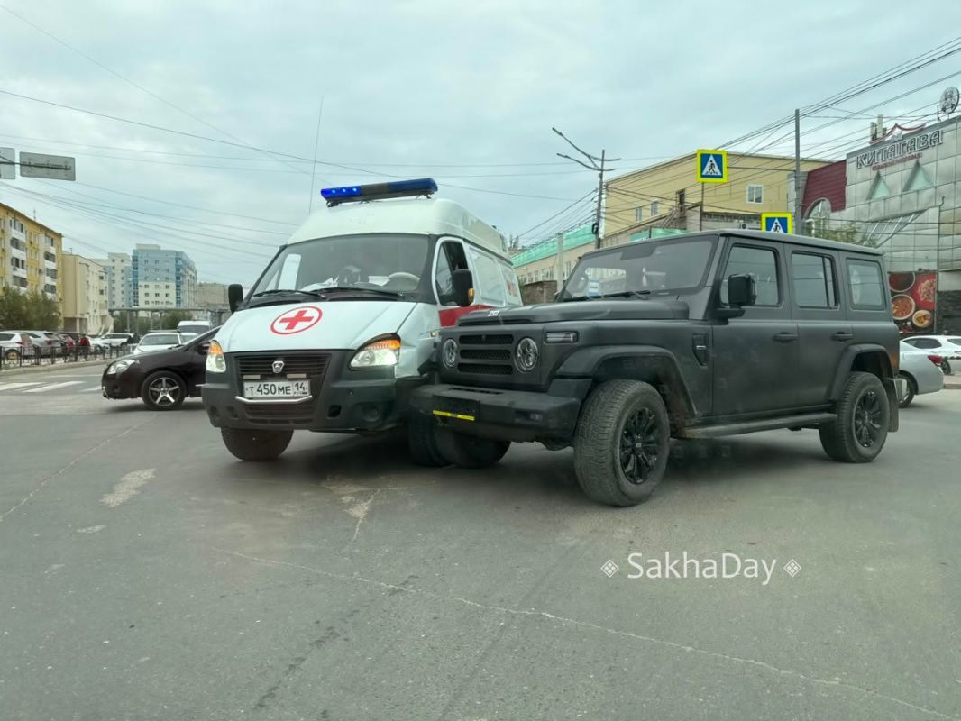 Авария со скорой произошла ну ул. Лермонтова в Якутске