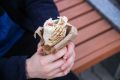 В Якутске 10 человек, включая 6 детей, отравились шаурмой из уличного киоска