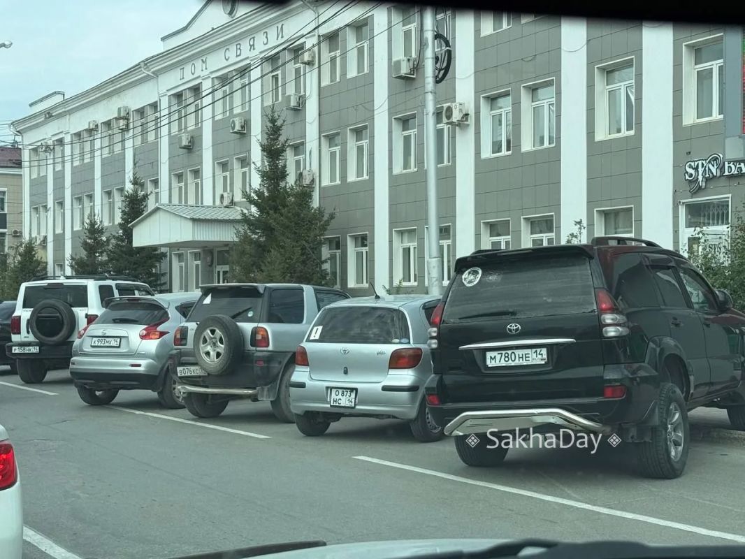 Тоже самое на Аммосова, Газпромбанк