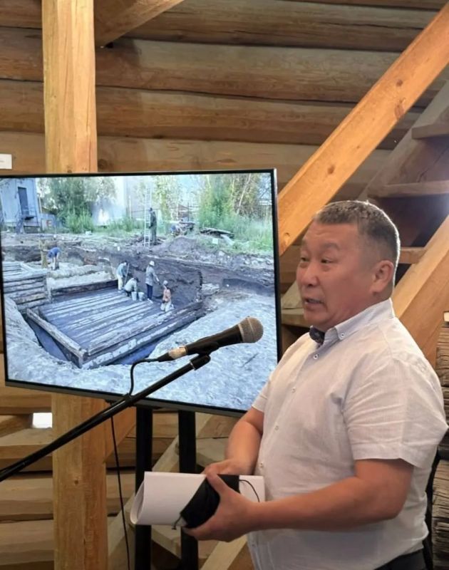 Сегодня глава Якутии Айсен Николаев и мэр Якутска Дмитрий Садовников (историк по образованию) и зампред правительства Сергей Местников встретились с якутскими археологами Сегодня глава Якутии Айсен Николаев и мэр Якутска Дмитрий Садовников (историк по образованию) и зампред правительства Сергей Местников встретились с якутскими археологами