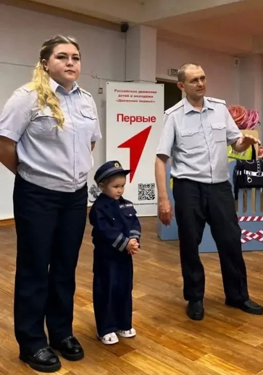Транспортные полицейские Нерюнгри рассказали воспитанникам детского сада и школьникам о работе полицейского Транспортные полицейские Нерюнгри рассказали воспитанникам детского сада и школьникам о работе полицейского
