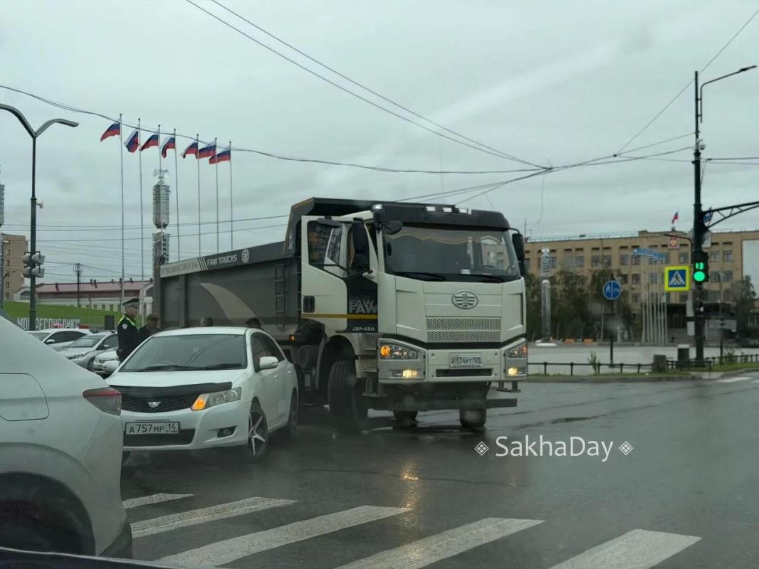 На проспекте ДТП с большегрузом На проспекте ДТП с большегрузом